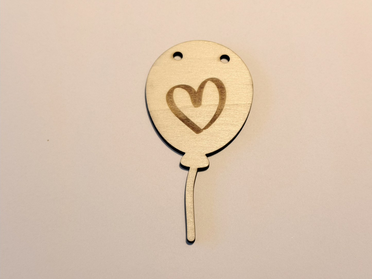 Houten ballon met hartje voor naamslinger