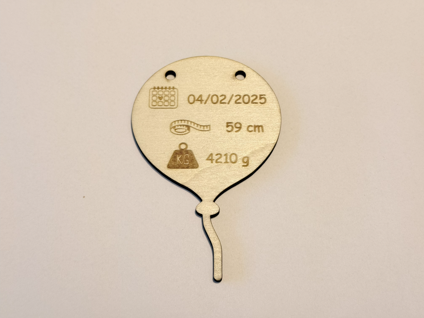 houten ballonnetje met geboortegegevens