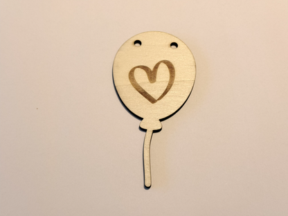 Houten ballon met hartje voor naamslinger