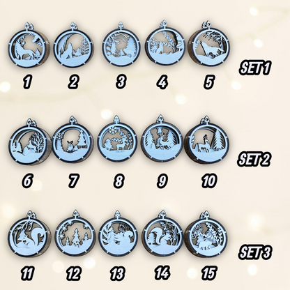 Houten kerstballen met verschillende taferelen